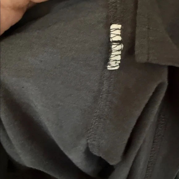 ALO Triumph V-Neck Raglan T-Shirt Gray XXL Unisex - Picture 5 of 6